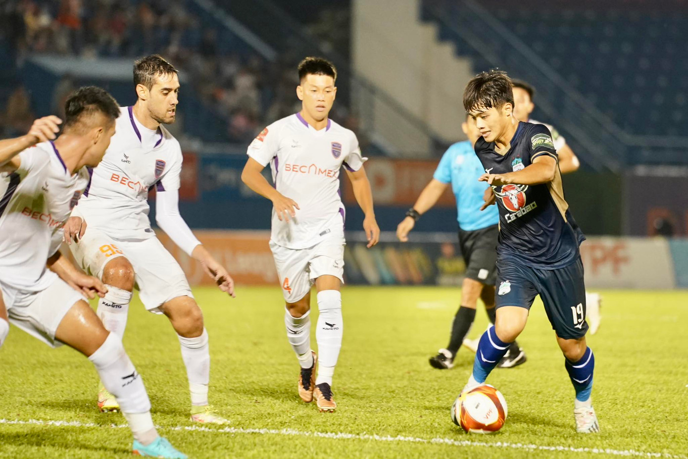 Đánh bại Bình Dương 2-1, HAGL chính thức trụ hạng ảnh 27 Đánh bại Bình Dương 2-1, HAGL chính thức trụ hạng ảnh 27