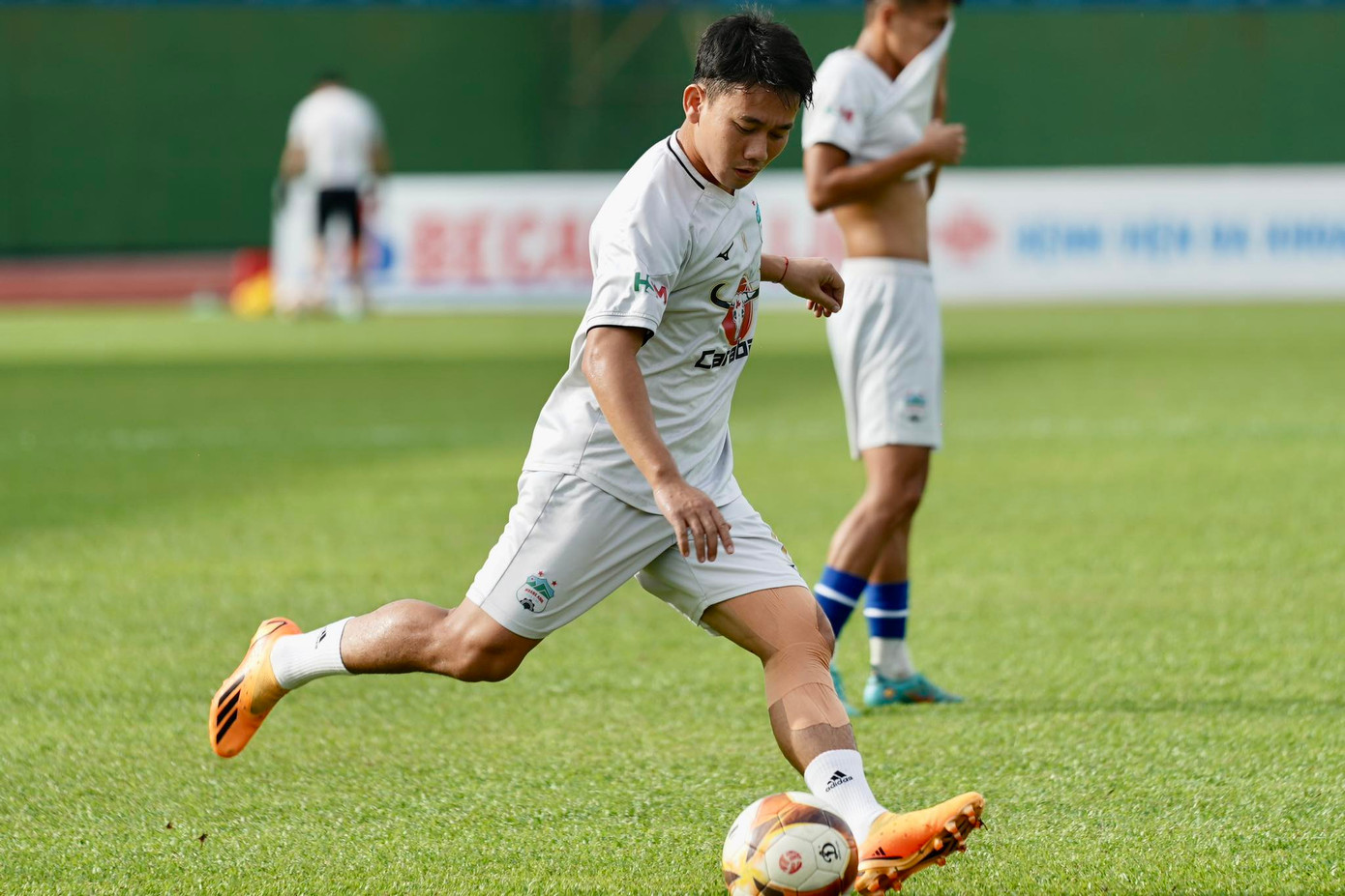 Đánh bại Bình Dương 2-1, HAGL chính thức trụ hạng ảnh 5 Đánh bại Bình Dương 2-1, HAGL chính thức trụ hạng ảnh 5