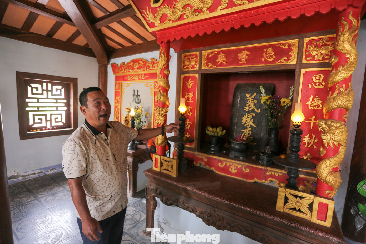 Ông Lê Khắc Bảo Trị, quản trang ở Nghĩa Trủng đàn, cho biết, duy nhất phiến đá khắc 3 chữ Nghĩa Trủng xứ còn nguyên vẹn và được gìn giữ đến tận bây giờ.