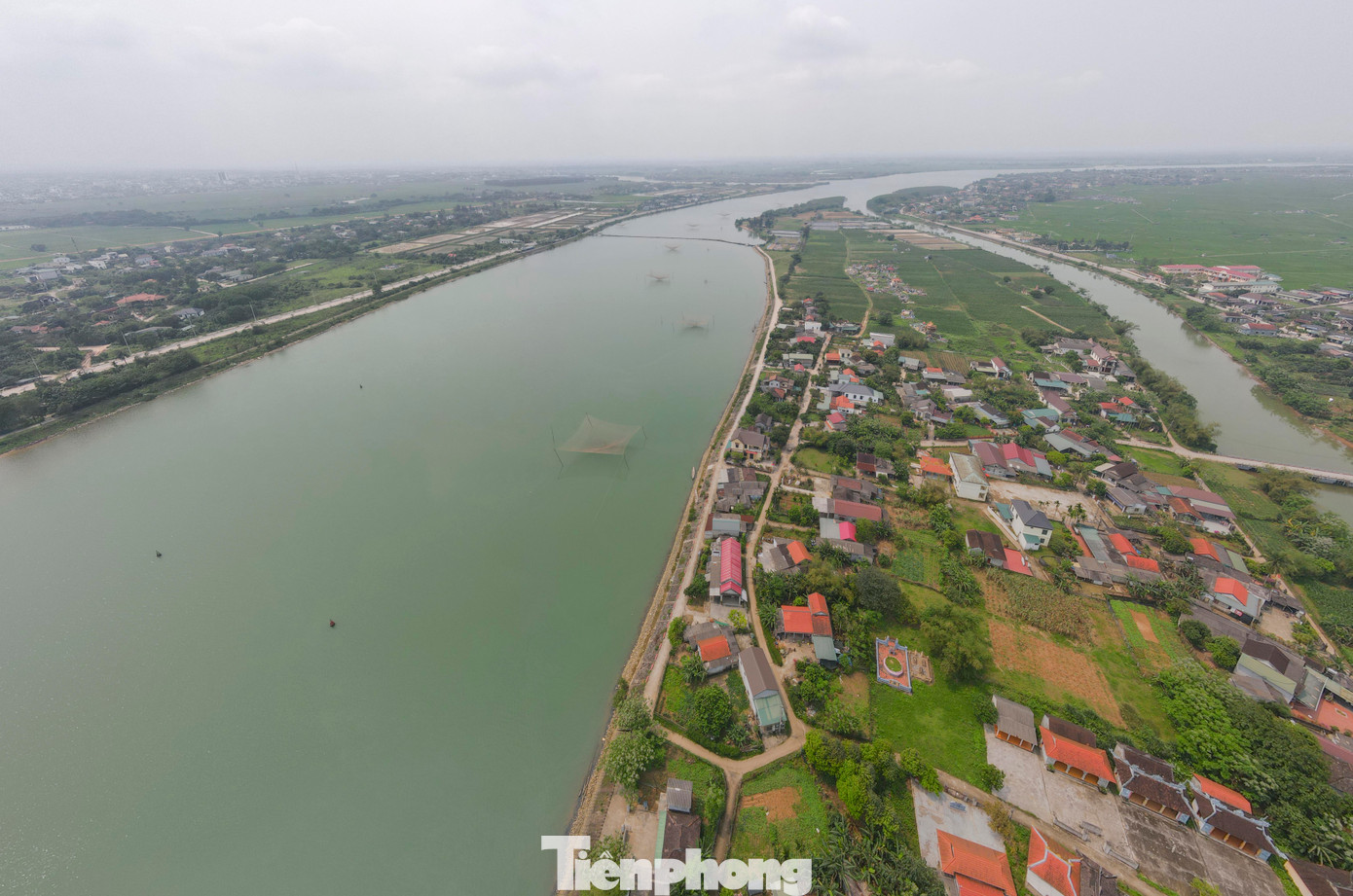 Bên cạnh đó, cầu Thạch Hãn 1 còn là công trình có tính chất điểm nhấn, góp phần hoàn thiện kiến trúc đô thị, tạo sự hấp dẫn và quảng bá hình ảnh TP. Đông Hà nói riêng và tỉnh Quảng Trị nói chung.