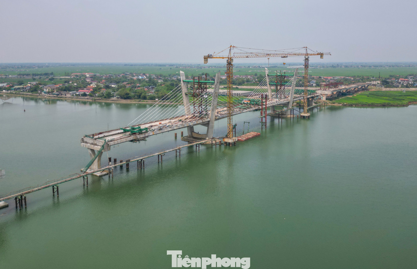 Dự án Đường ven biển kết nối Hành lang Kinh tế Đông Tây tỉnh Quảng Trị với mục tiêu tạo ra trục giao thông kết nối liên vùng, thúc đẩy phát triển kinh tế, các khu dịch vụ - du lịch dọc bờ biển và Khu Kinh tế Đông Nam Quảng Trị.