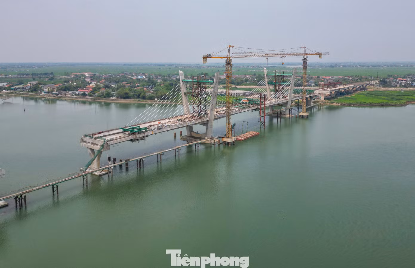 Dự án Đường ven biển kết nối Hành lang Kinh tế Đông Tây tỉnh Quảng Trị với mục tiêu tạo ra trục giao thông kết nối liên vùng, thúc đẩy phát triển kinh tế, các khu dịch vụ - du lịch dọc bờ biển và Khu Kinh tế Đông Nam Quảng Trị.