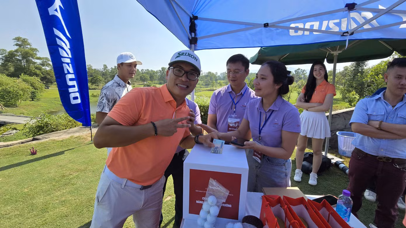 Hầu hết các golfer đều ấn tượng mạnh với thiết kế độc đáo, cảnh quan hùng vỹ của hố 19, đồng thời bày tỏ sự ủng hộ với chương trình “Cùng Tiền Phong nâng bước em tới trường”.