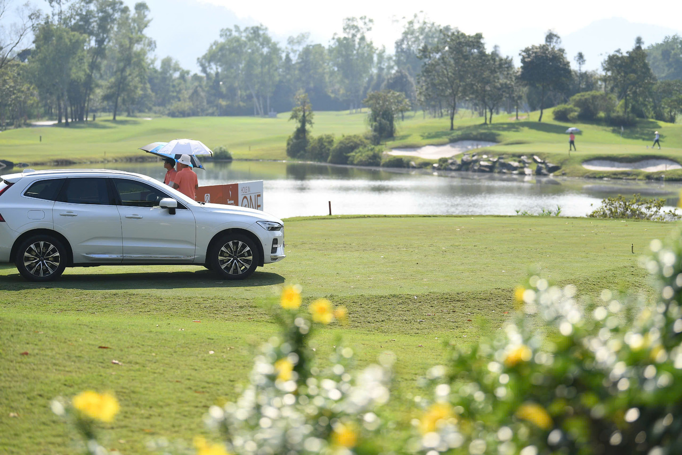 Trong năm thứ hai đồng hành cùng Tiền Phong Golf Championship, thương hiệu xe sang Thụy Điển Volvo tài trợ 3 giải thưởng Hole in One (HIO), gồm một chiếc S90L Plug-in Hybrid Ultra và hai chiếc XC60 Ultra với tổng trị giá lên tới hơn 7,3 tỷ đồng.