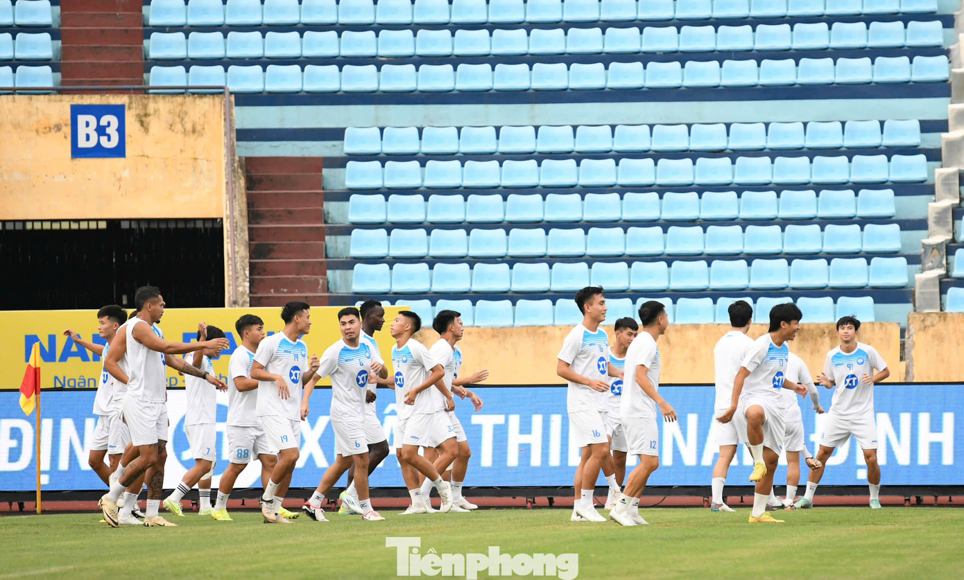 Vì vậy, Thép Xanh Nam Định đã mang đến trận siêu cúp lực lượng tốt nhất, với những ngôi sao nội và dàn ngoại binh thượng thặng.