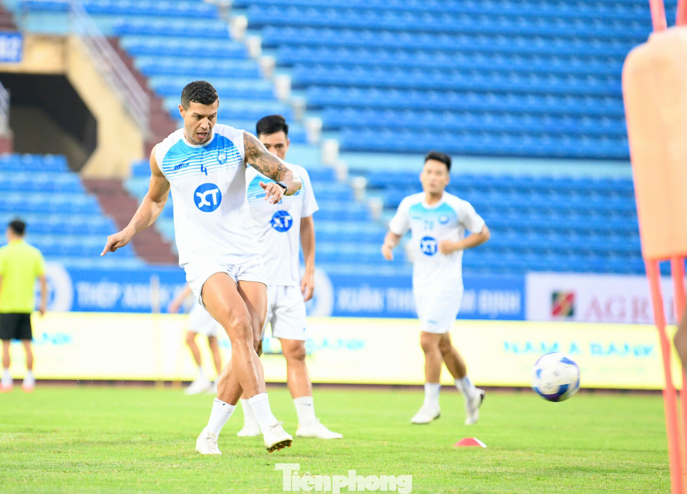 Bên cạnh Rafaelson, Thép Xanh Nam Định còn có một Lucas chắc chắn ở trung tâm hàng phòng ngự.