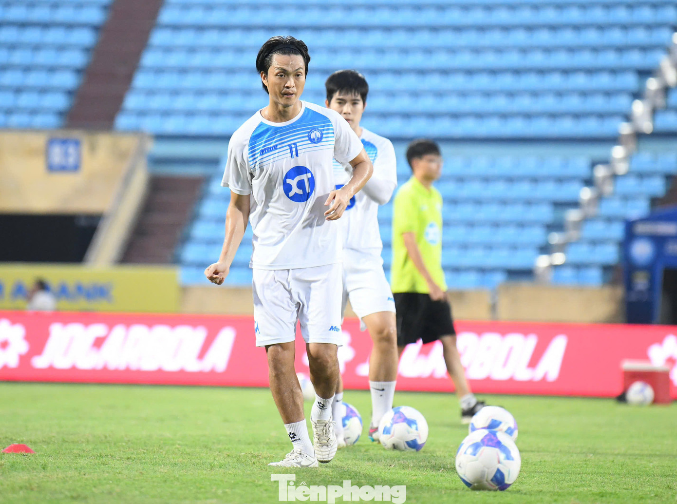 Gia nhập đội bóng thành Nam vào giữa mùa giải trước, Tuấn Anh cung cấp sự mềm mại cho tuyến giữa và những đường chuyền sắc sảo lên phía trước. Anh mới gia hạn hợp đồng đến năm 2027, đồng thời cũng nằm trong danh sách triệu tập lên Đội tuyển Việt Nam cho giải giao hữu LPBank Cup 2024 tới đây.