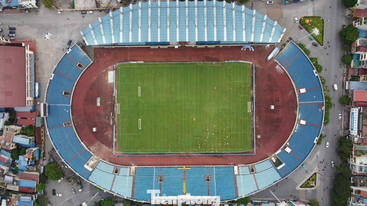 Trước thềm trận Siêu Cúp bóng đá Quốc gia - Cúp THACO 2023/2024, CLB Thép Xanh Nam Định đã có buổi tập trên sân Thiên Trường, nơi lần đầu tiên tổ chức trận Siêu cúp bóng đá Quốc gia.