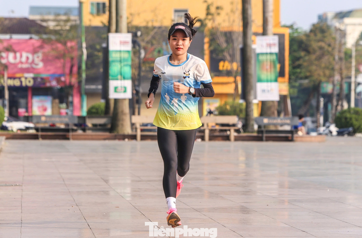 Tại Giải điền kinh vô địch quốc gia 2024, cô đã vượt đàn chị Phạm Thị Hồng Lệ, bảo vệ thành công tấm huy chương Vàng cự ly 10.000m với thành tích 33 phút 40 giây 66.