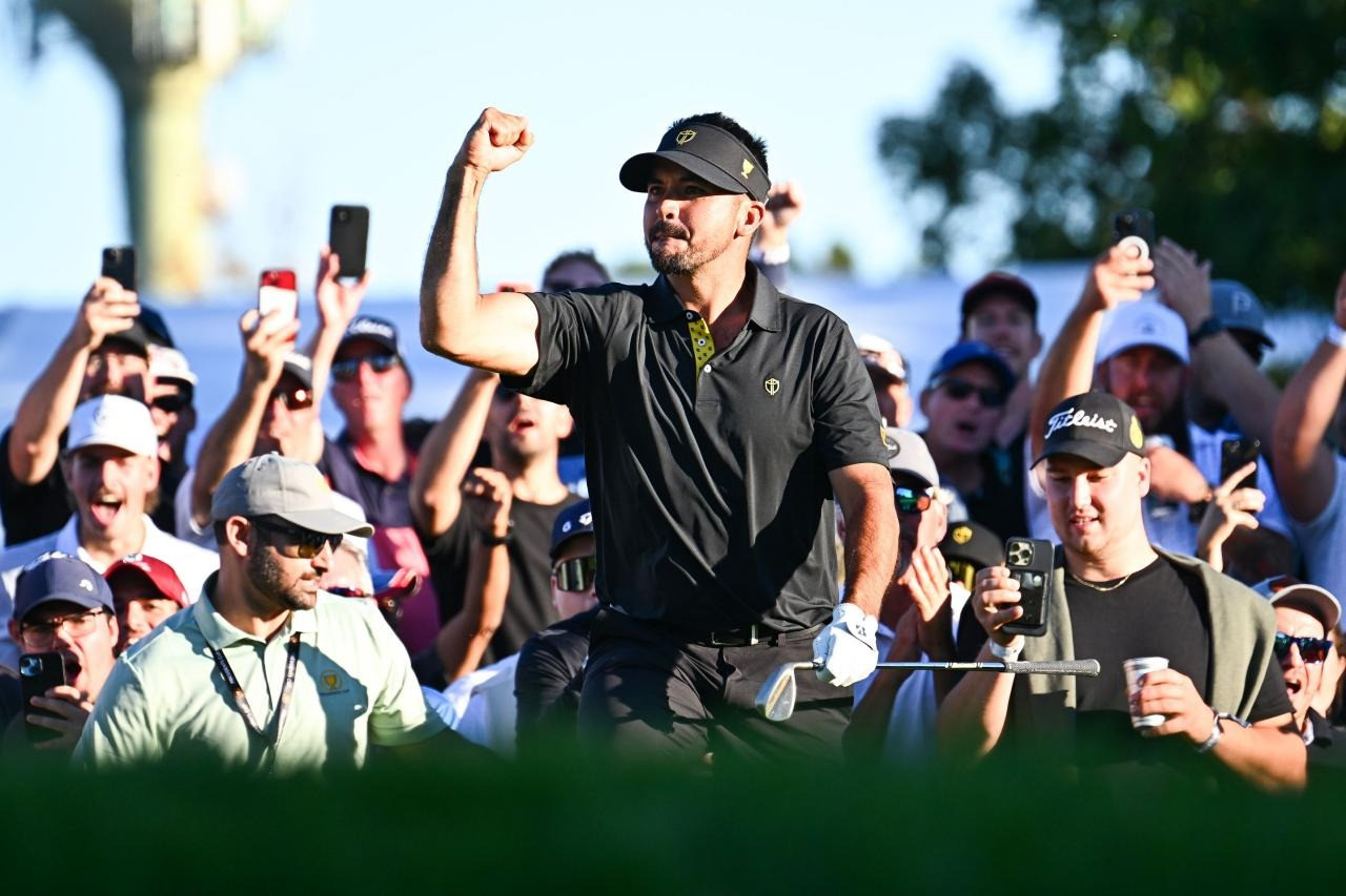 Đội Quốc tế đưa cuộc chơi về vạch xuất phát khi cân bằng tỷ số 5-5. Đội Quốc tế đưa cuộc chơi về vạch xuất phát khi cân bằng tỷ số 5-5.