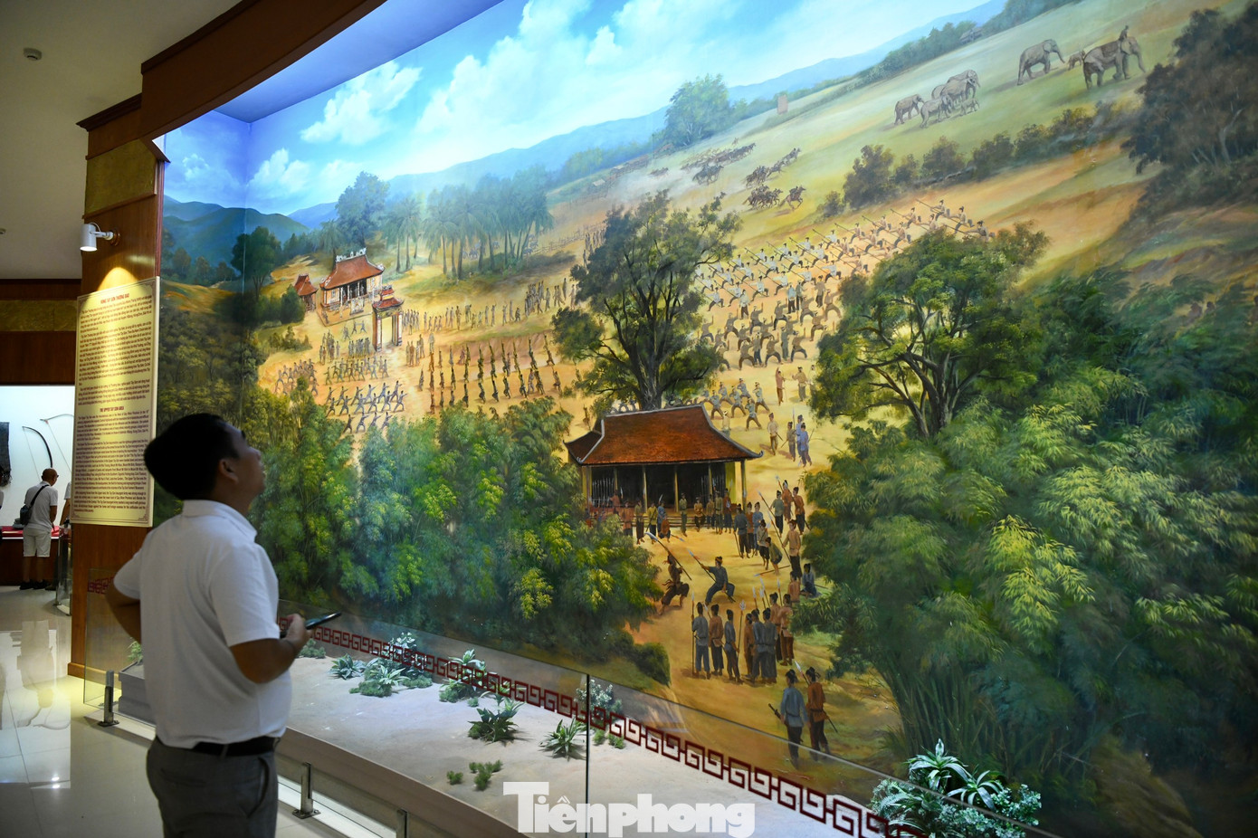 Khối lượng hiện vật đồ sộ của bảo tàng, cung cấp cái nhìn đầy đủ về lịch sử cũng như giá trị, tầm vóc của triều đại Tây Sơn. Khối lượng hiện vật đồ sộ của bảo tàng, cung cấp cái nhìn đầy đủ về lịch sử cũng như giá trị, tầm vóc của triều đại Tây Sơn.