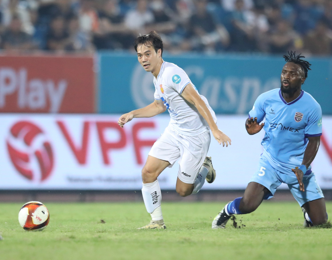 Thắng nghẹt thở Bình Dương trên chấm 11m, Nam Định giành vé vào bán kết Cúp Quốc gia 2023/24 ảnh 29