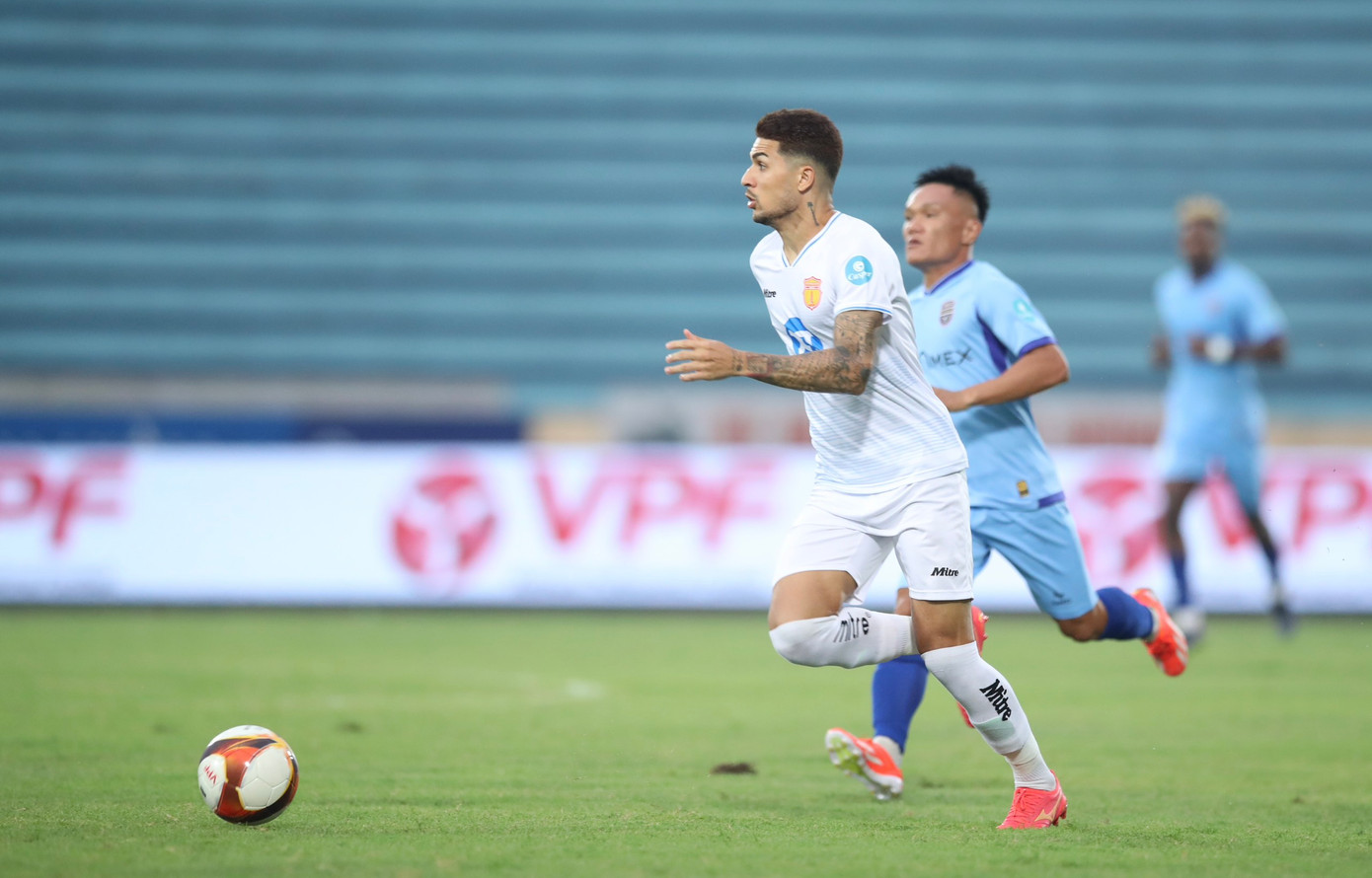 Thắng nghẹt thở Bình Dương trên chấm 11m, Nam Định giành vé vào bán kết Cúp Quốc gia 2023/24 ảnh 24