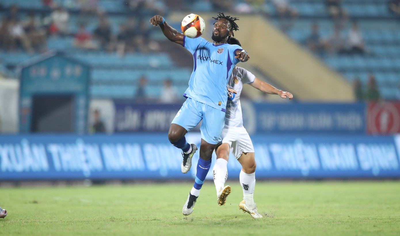 Thắng nghẹt thở Bình Dương trên chấm 11m, Nam Định giành vé vào bán kết Cúp Quốc gia 2023/24 ảnh 44