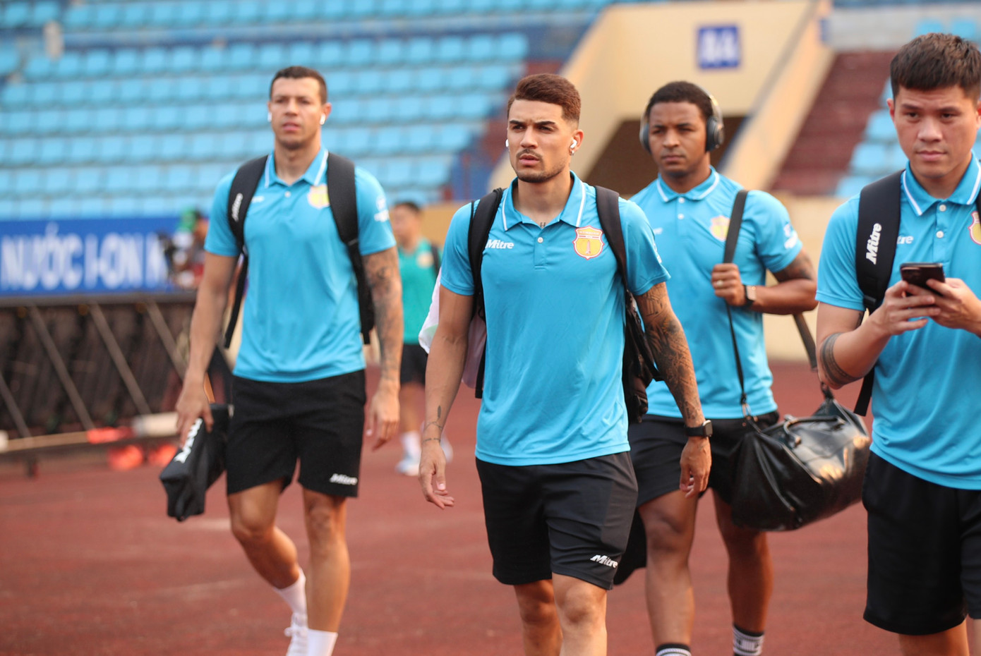 Thắng nghẹt thở Bình Dương trên chấm 11m, Nam Định giành vé vào bán kết Cúp Quốc gia 2023/24 ảnh 10