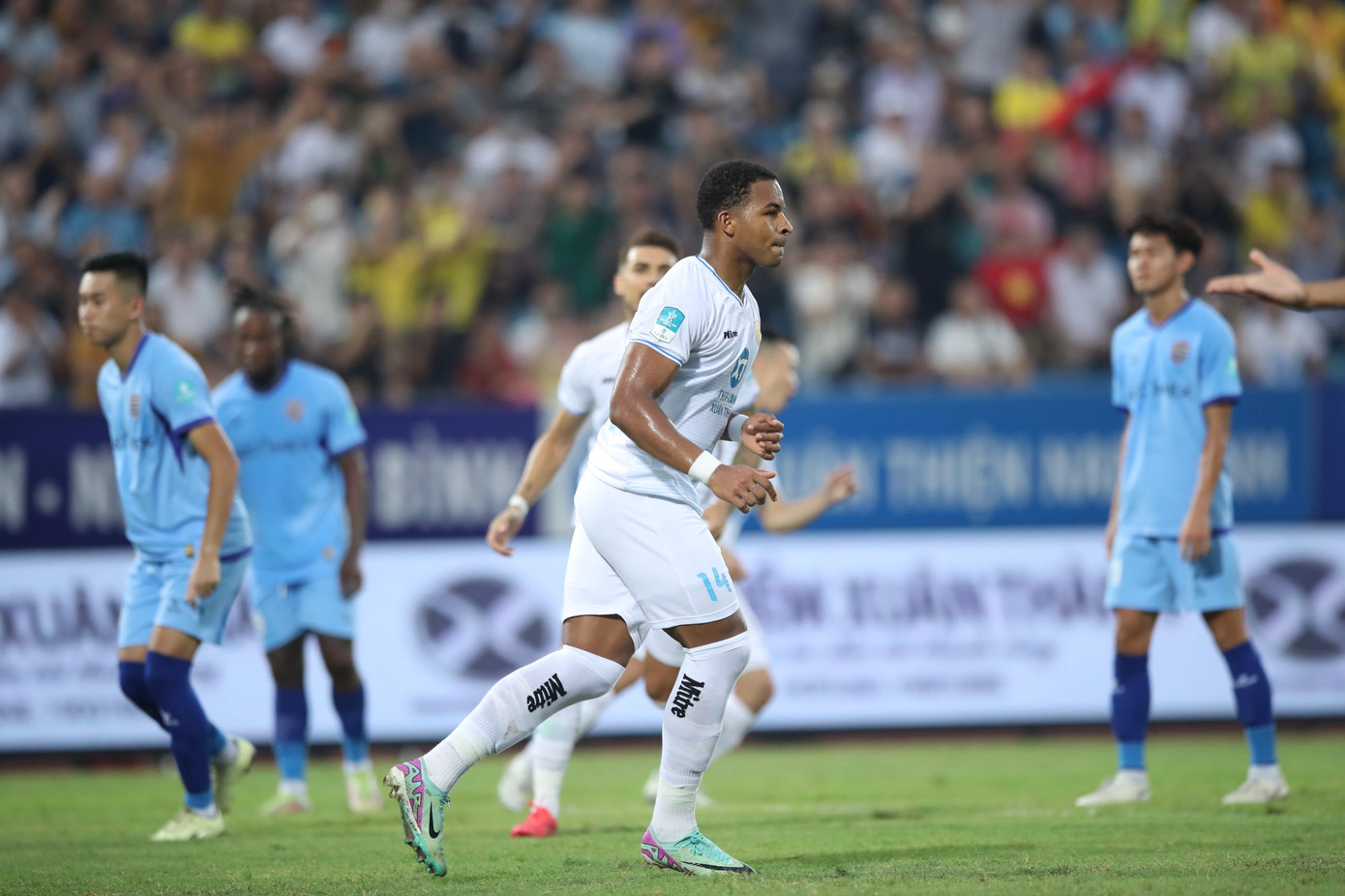 Thắng nghẹt thở Bình Dương trên chấm 11m, Nam Định giành vé vào bán kết Cúp Quốc gia 2023/24 ảnh 19