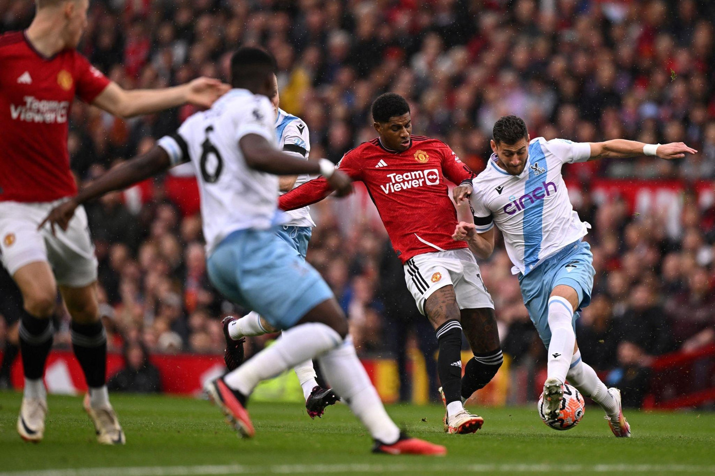 Không thể ghi bàn, MU bại trận trước Crystal Palace ảnh 15