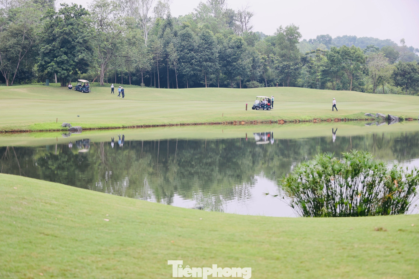 Sở hữu đội ngũ bảo dưỡng giàu kinh nghiệm, đặc biệt là chuyên gia đến từ Australia rất giỏi trong việc bảo dưỡng, chăm sóc mặt cỏ, mặt sân Kings&apos; Island luôn ở tình trạng tốt nhất.