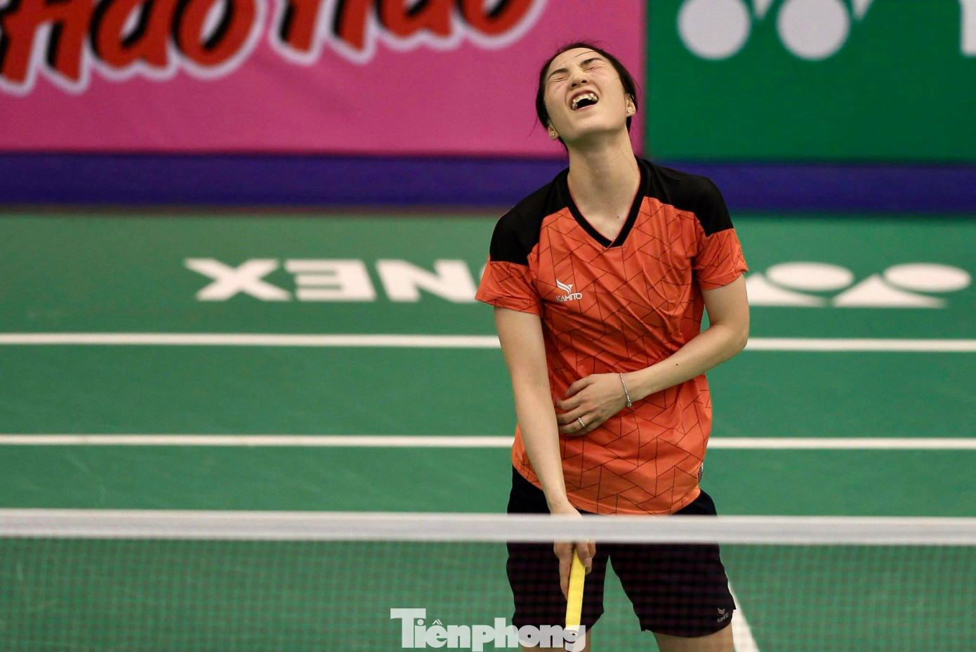 Vũ Thị Trang cũng không bỏ cuộc. Nỗ lực của cô đưa set 3 đến điểm số 19-19 khiến bầu không khí ở nhà thi đấu Nguyễn Du (TPHCM) vô cùng nóng bỏng. Vũ Thị Trang cũng không bỏ cuộc. Nỗ lực của cô đưa set 3 đến điểm số 19-19 khiến bầu không khí ở nhà thi đấu Nguyễn Du (TPHCM) vô cùng nóng bỏng.