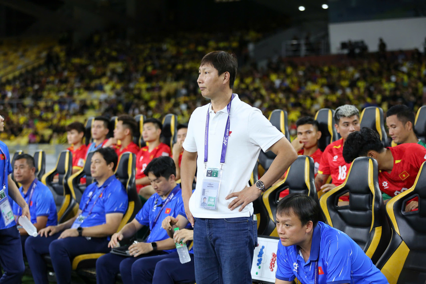 Sự trầm tư của HLV Kim Sang-sik, người nói rằng Malaysia chơi hay hơn dự đoán và tạo ra rất nhiều khó khăn cho ĐT Việt Nam. (Ảnh: Hữu Phạm)