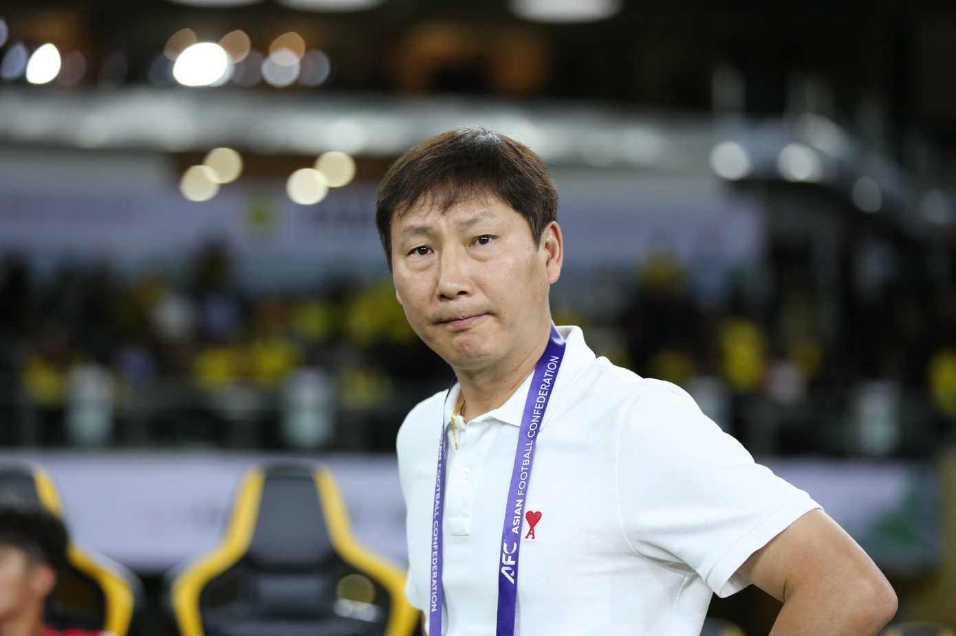 Sự trầm tư của HLV Kim Sang-sik, người nói rằng Malaysia chơi hay hơn dự đoán và tạo ra rất nhiều khó khăn cho ĐT Việt Nam. (Ảnh: Hữu Phạm)