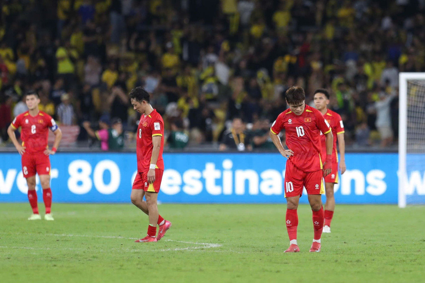 ĐT Việt Nam rời Bukit Jalil với rất nhiều mông lung về con đường phía trước. (Ảnh: Hữu Phạm)