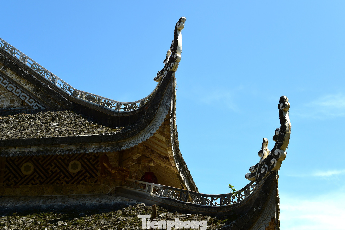 Sự tinh xảo và khéo léo còn được thể hiện ở những đầu đao của chùa Thanh Lương. Các đầu rồng, hoa văn lượn sóng bằng san hô mang giá trị thẩm mỹ cũng như tính nghệ thuật rất cao. Sự tinh xảo và khéo léo còn được thể hiện ở những đầu đao của chùa Thanh Lương. Các đầu rồng, hoa văn lượn sóng bằng san hô mang giá trị thẩm mỹ cũng như tính nghệ thuật rất cao.