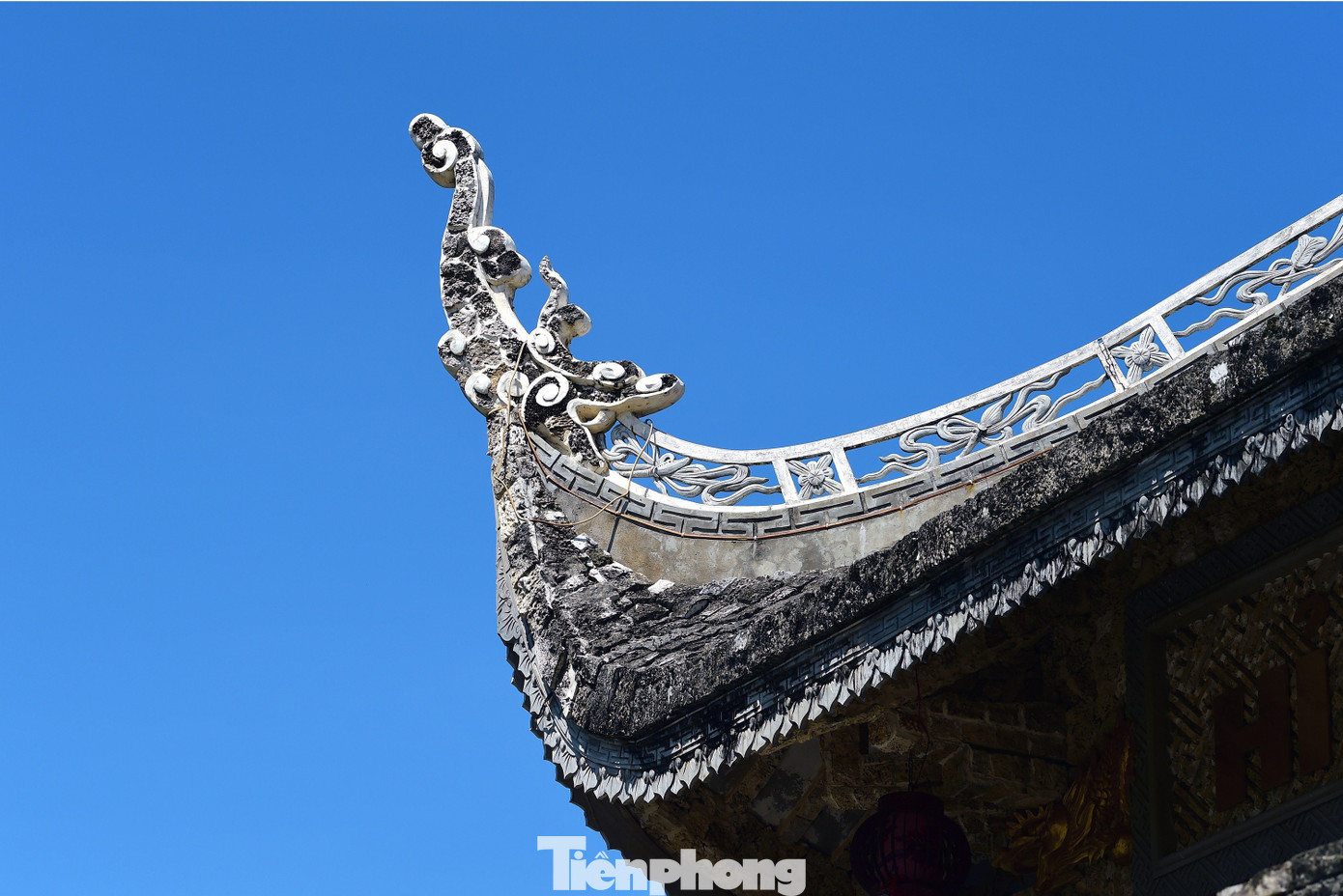 Sự tinh xảo và khéo léo còn được thể hiện ở những đầu đao của chùa Thanh Lương. Các đầu rồng, hoa văn lượn sóng bằng san hô mang giá trị thẩm mỹ cũng như tính nghệ thuật rất cao. Sự tinh xảo và khéo léo còn được thể hiện ở những đầu đao của chùa Thanh Lương. Các đầu rồng, hoa văn lượn sóng bằng san hô mang giá trị thẩm mỹ cũng như tính nghệ thuật rất cao.