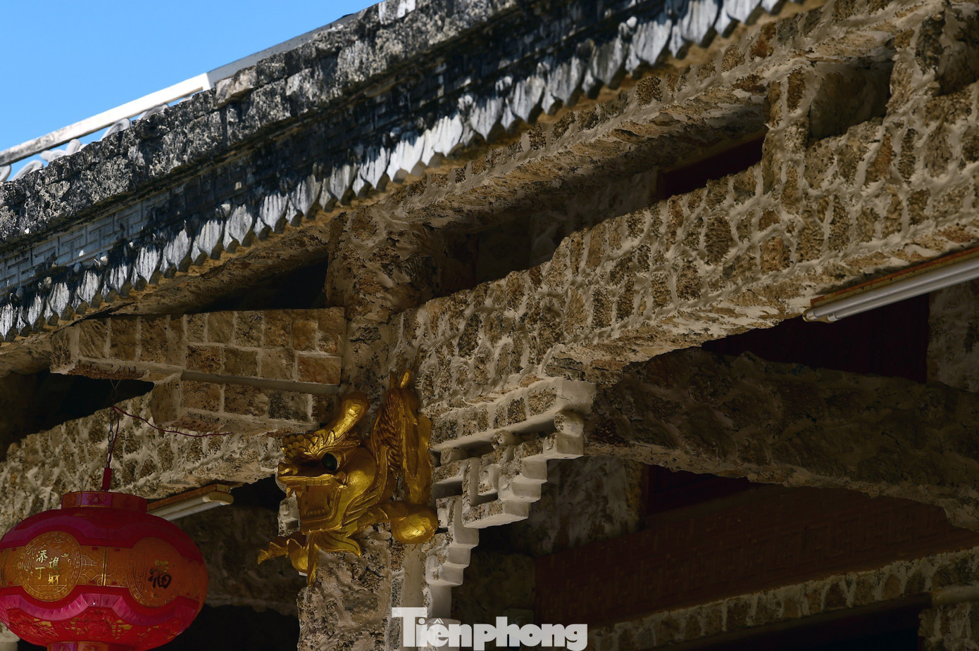 Trong xây dựng, san hô và nước biển cũng được sử dụng làm xi măng và bê tông, nhưng không phổ biến. Và trước khi họ làm điều đó, người dân Mỹ Quang Nam, xã An Chấn đã cho thấy khả năng ứng dụng cao của san hô với công trình chùa Thanh Lương. Trong xây dựng, san hô và nước biển cũng được sử dụng làm xi măng và bê tông, nhưng không phổ biến. Và trước khi họ làm điều đó, người dân Mỹ Quang Nam, xã An Chấn đã cho thấy khả năng ứng dụng cao của san hô với công trình chùa Thanh Lương.