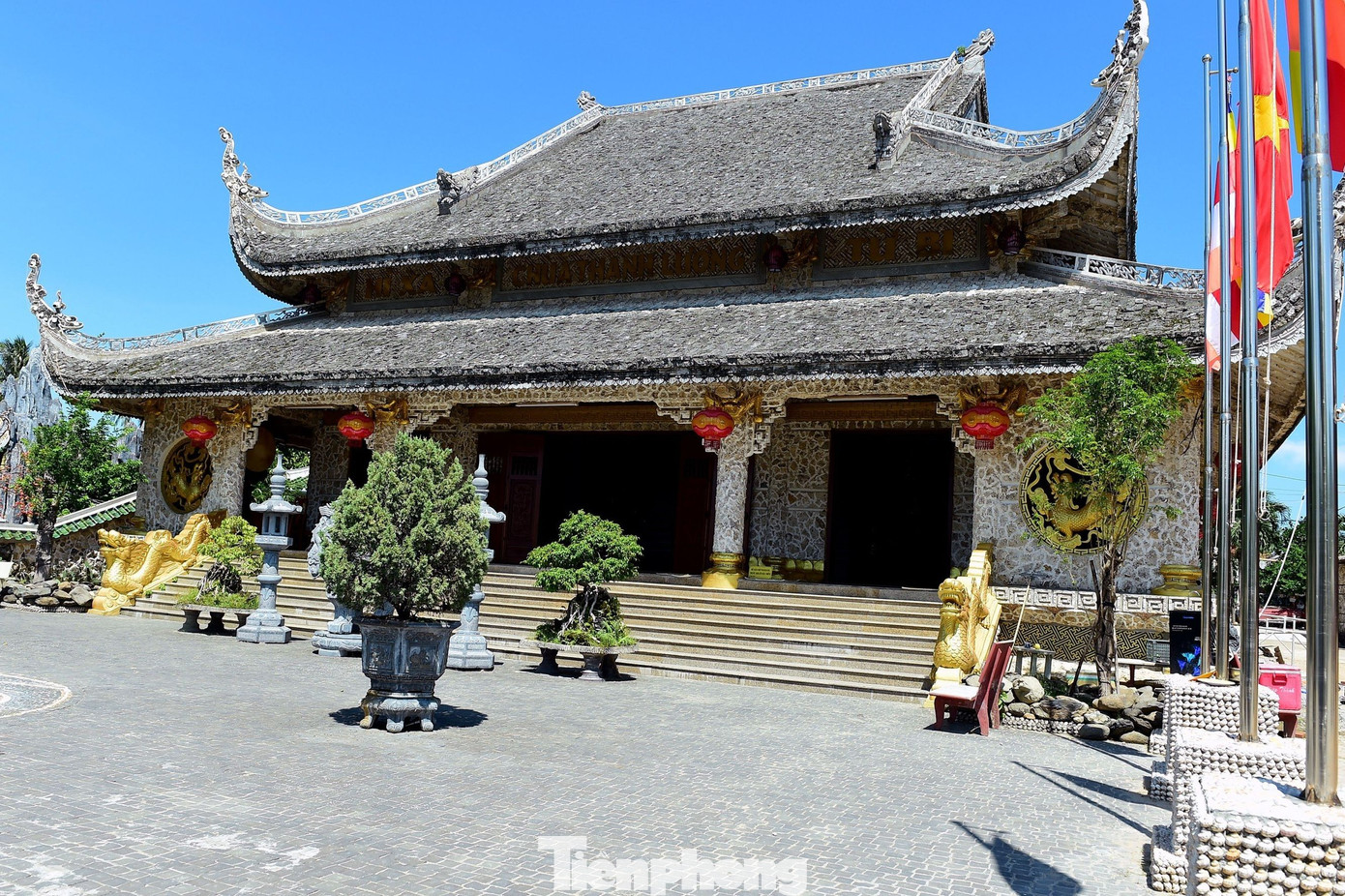 Sự độc đáo của kiến trúc mang văn hóa miền biển, câu chuyện kỳ bí về tượng Phật Quan Âm cùng không gian thiền tịnh, chùa Thanh Lương trở thành điểm đến yêu thích của tất cả những ai ghé đến nơi đất Phú trời Yên. Sự độc đáo của kiến trúc mang văn hóa miền biển, câu chuyện kỳ bí về tượng Phật Quan Âm cùng không gian thiền tịnh, chùa Thanh Lương trở thành điểm đến yêu thích của tất cả những ai ghé đến nơi đất Phú trời Yên.