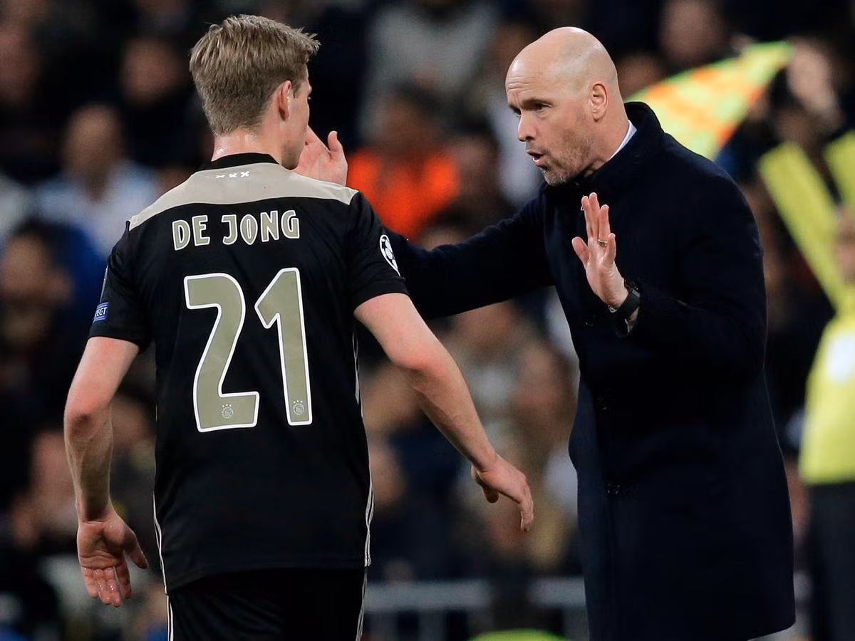 Cho đến nay, Ten Hag vẫn là người khai thác tốt nhất những phẩm chất của De Jong. (Ảnh: Getty Images)