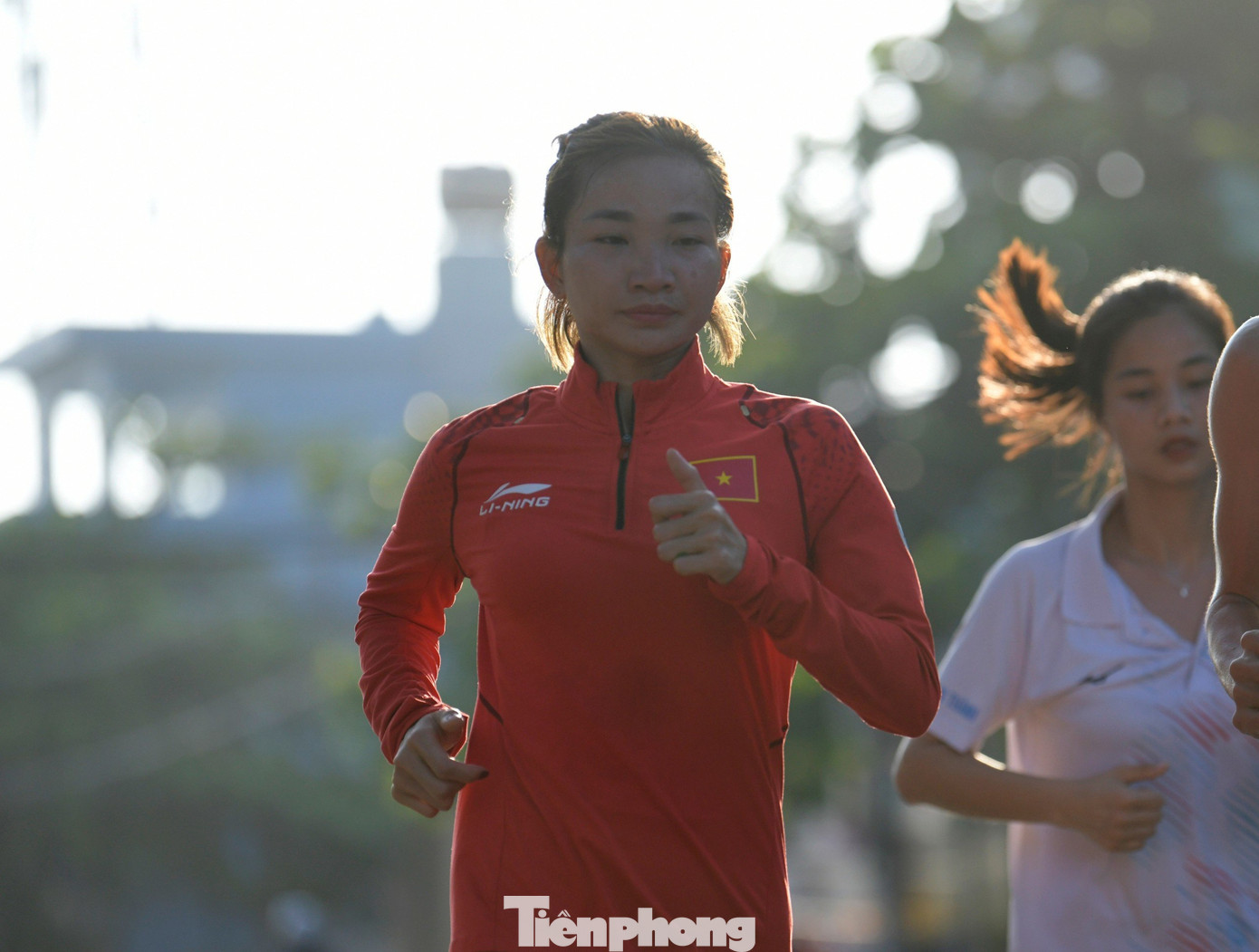 Mặc dù vậy, Oanh nổi tiếng với khả năng thích ứng cũng như sự dẻo dai. Không phải ngẫu nhiên khi VĐV người Bắc Giang được ca ngợi là "cô gái vàng" của điền kinh Việt Nam, người giành 4 Huy chương Vàng ở SEA Games 32. Mặc dù vậy, Oanh nổi tiếng với khả năng thích ứng cũng như sự dẻo dai. Không phải ngẫu nhiên khi VĐV người Bắc Giang được ca ngợi là "cô gái vàng" của điền kinh Việt Nam, người giành 4 Huy chương Vàng ở SEA Games 32.