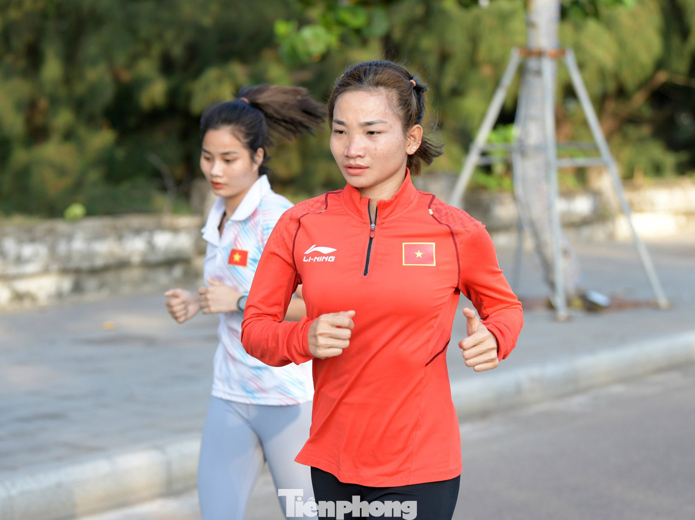 Tại Phú Yên, Nguyễn Thị Oanh cho biết thời tiết buổi sáng mát mẻ, nhưng trong ngày khá nắng. Ở cự ly 5km Tiền Phong Marathon 2024 sắp tới, cô xuất phát lúc 8h44, thời điểm mặt trời đã lên cao. Tại Phú Yên, Nguyễn Thị Oanh cho biết thời tiết buổi sáng mát mẻ, nhưng trong ngày khá nắng. Ở cự ly 5km Tiền Phong Marathon 2024 sắp tới, cô xuất phát lúc 8h44, thời điểm mặt trời đã lên cao.