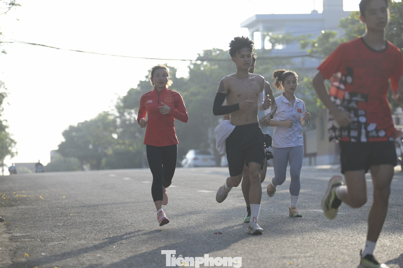 Như thường lệ, Nguyễn Thị Oanh vẫn là tâm điểm chú ý. Như thường lệ, Nguyễn Thị Oanh vẫn là tâm điểm chú ý.