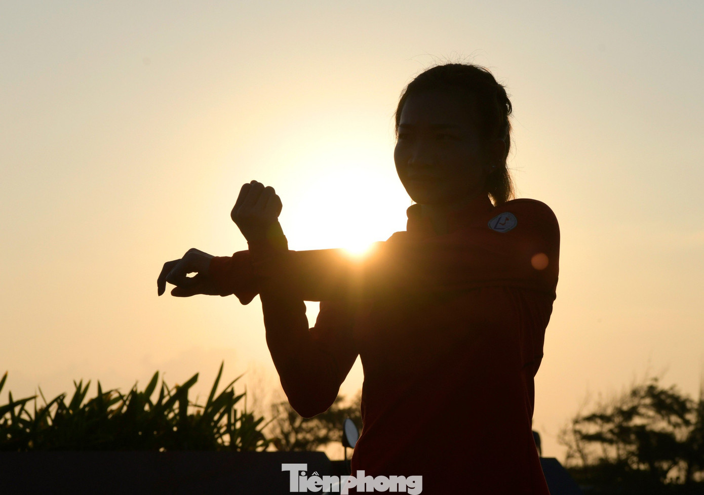 Mặc dù vậy, Oanh tỏ ra rất tự tin. Nhất là khi cô đang có phong độ rất cao. Sau khi về nhất cự ly 42km tại giải marathon ở Ninh Bình tháng 11 năm ngoái, cô tiếp tục lên ngôi ở giải việt dã tại Hải Dương trên đường chạy 15km vào cuối tháng 2/2024. Sẽ không ngạc nhiên nếu Oanh có lần thứ 8 đăng quang ở Tiền Phong Marathon 2024. Mặc dù vậy, Oanh tỏ ra rất tự tin. Nhất là khi cô đang có phong độ rất cao. Sau khi về nhất cự ly 42km tại giải marathon ở Ninh Bình tháng 11 năm ngoái, cô tiếp tục lên ngôi ở giải việt dã tại Hải Dương trên đường chạy 15km vào cuối tháng 2/2024. Sẽ không ngạc nhiên nếu Oanh có lần thứ 8 đăng quang ở Tiền Phong Marathon 2024.