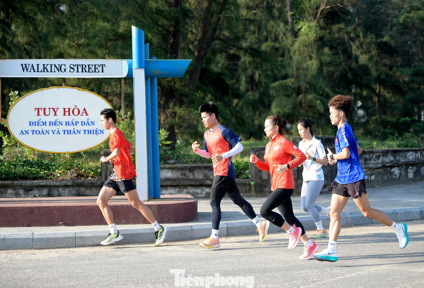 Điều khiến VĐV 28 tuổi thích thú nhất chính là sự thân thiện và tốt bụng của con người Phú Yên. Bất cứ khi nào cô cần sự giúp đỡ, người dân nơi đây luôn sẵn lòng. Điều khiến VĐV 28 tuổi thích thú nhất chính là sự thân thiện và tốt bụng của con người Phú Yên. Bất cứ khi nào cô cần sự giúp đỡ, người dân nơi đây luôn sẵn lòng.