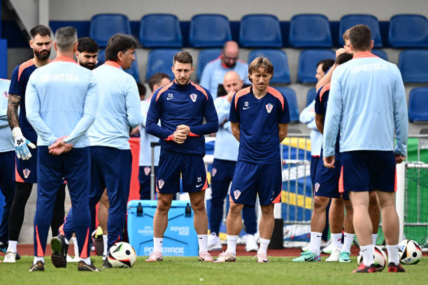 Italia giành vé bằng bàn thắng phút 90+8 ảnh 6 Italia giành vé bằng bàn thắng phút 90+8 ảnh 6