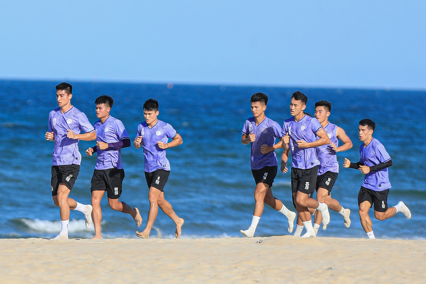 Theo Văn Quyết, HLV mới mang đến động lực hoàn toàn mới, khiến toàn đội quyết tâm, đoàn kết để hướng tới chiến thắng.