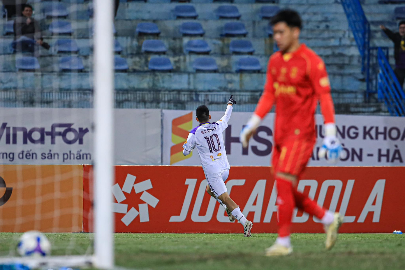 Văn Quyết là cầu thủ ghi bàn nhiều nhất Hà Nội FC mùa 2023, 2023/24 và mùa hiện tại 2024/25. Văn Quyết là cầu thủ ghi bàn nhiều nhất Hà Nội FC mùa 2023, 2023/24 và mùa hiện tại 2024/25.