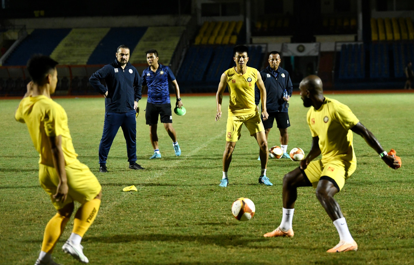 Không dễ để nắm bắt các ý tưởng của chiến lược gia người Bulgaria, nhưng ông tự tin bởi các cầu thủ &quot;đều cố gắng nỗ lực từ sân tập tới khi thi đấu cùng tinh thần quyết tâm cao, sự đoàn kết để CLB Đông Á Thanh Hóa luôn là một khối thống nhất&quot;.