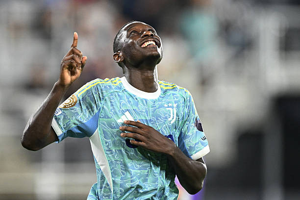 Juventus đè bẹp Al Ain bằng chiến thắng 5 sao ảnh 30