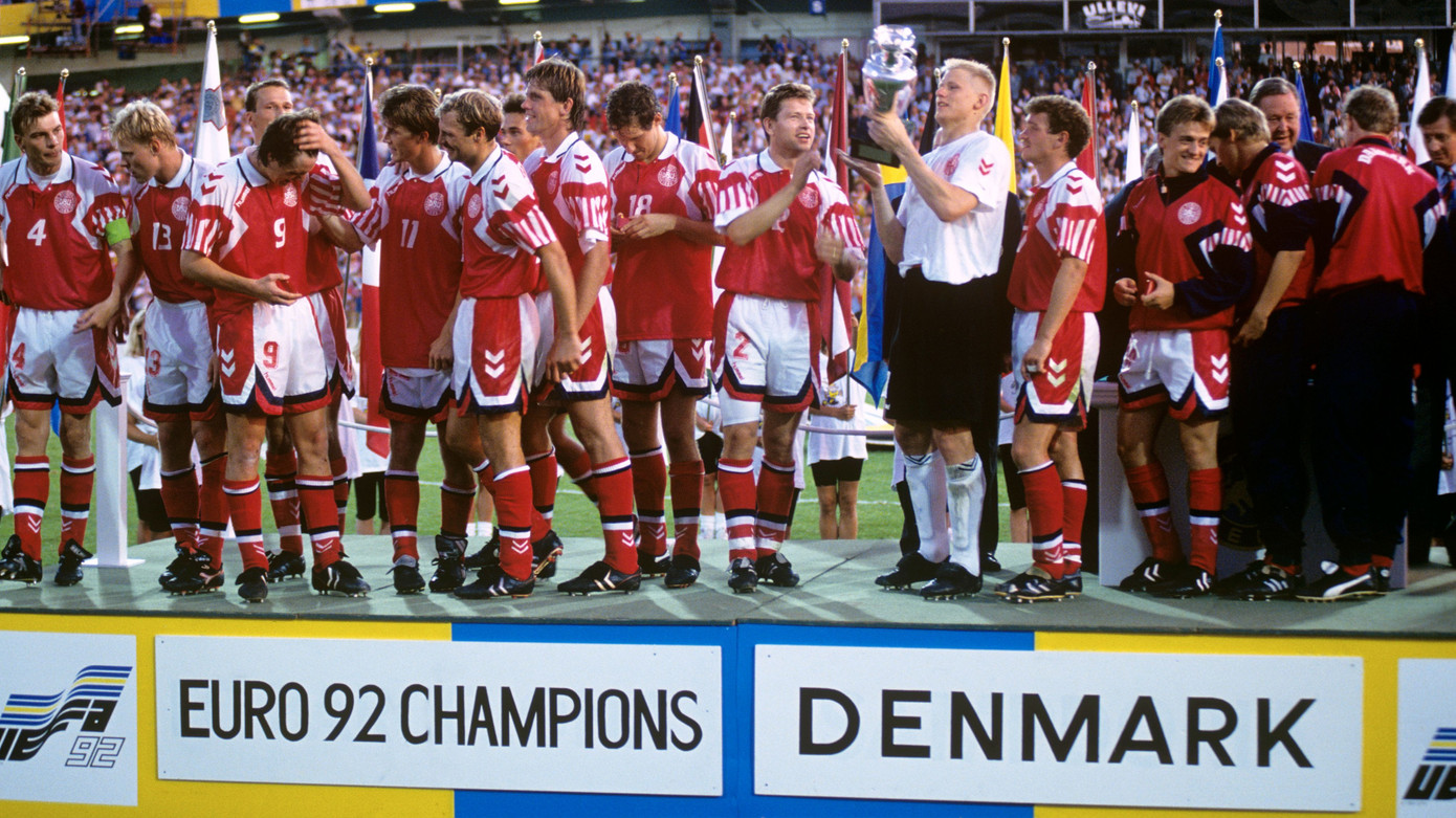 Những cầu thủ bị đánh giá thấp đứng trên bục vinh quang, trở thành nhà vô địch Euro 1992.