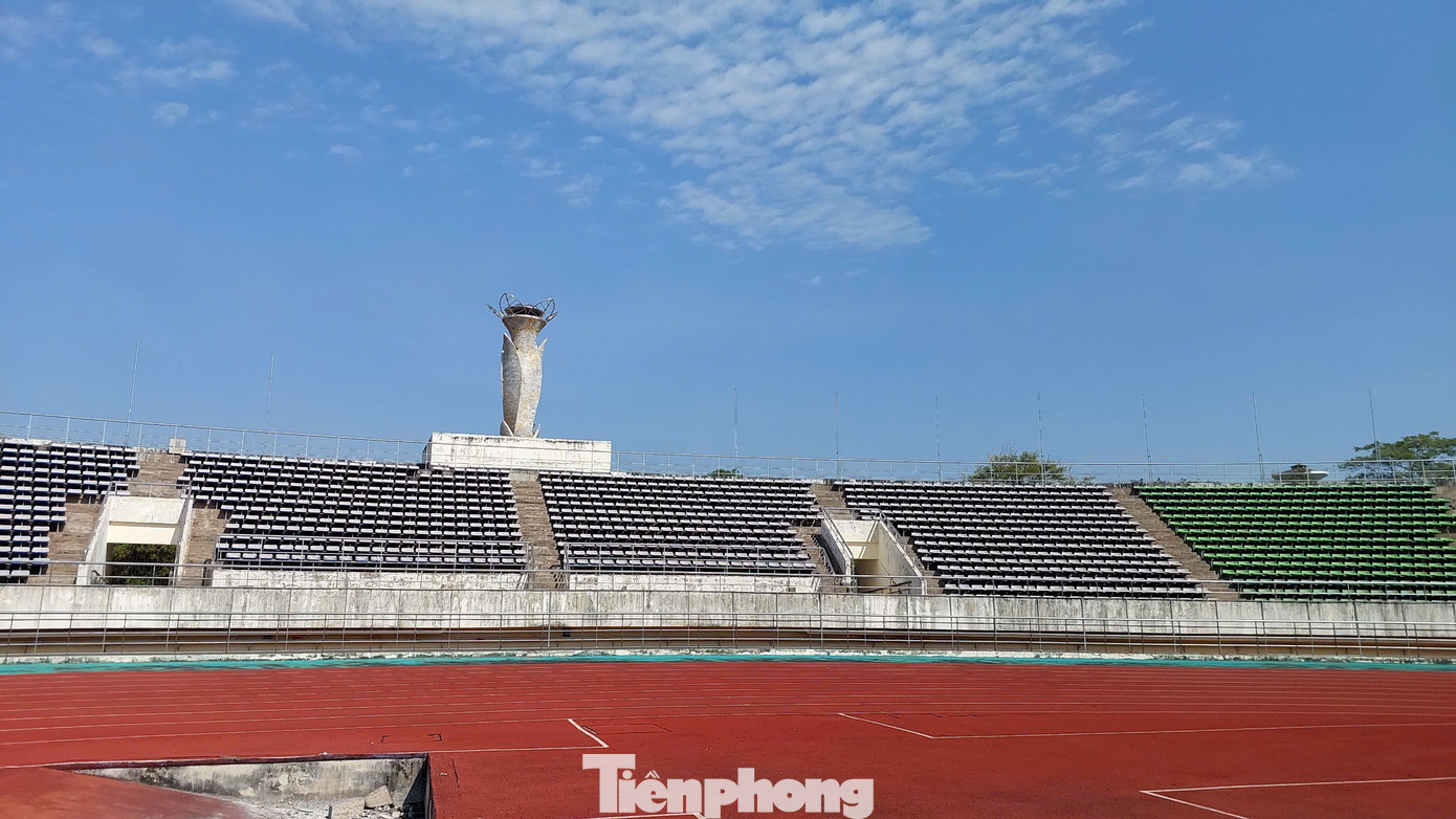 Dù sao thì bóng đá mới là điều quan trọng. Người hâm mộ đang rất mong chờ trận đấu khai màn ASEAN Cup 2024 giữa ĐT Lào và ĐT Việt Nam tại New Laos National Stadium.