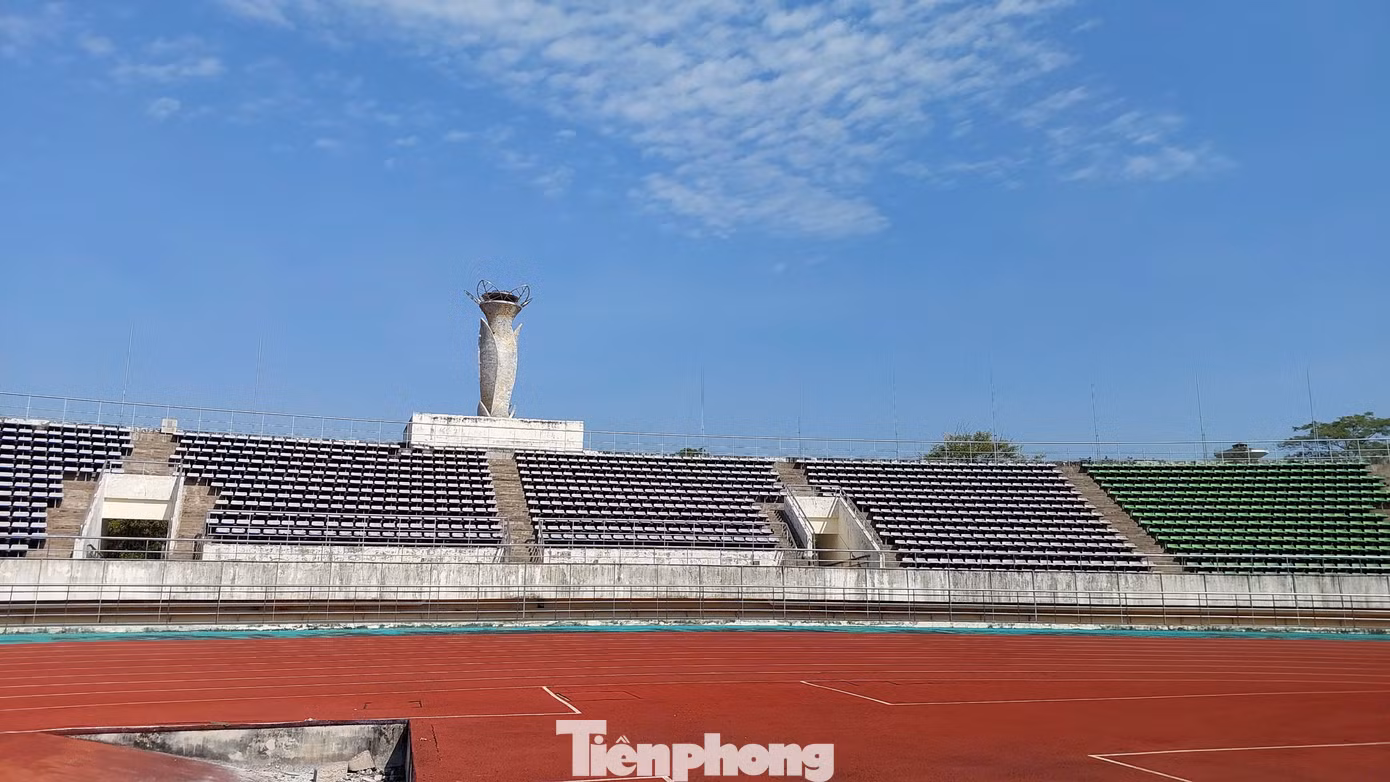 Dù sao thì bóng đá mới là điều quan trọng. Người hâm mộ đang rất mong chờ trận đấu khai màn ASEAN Cup 2024 giữa ĐT Lào và ĐT Việt Nam tại New Laos National Stadium.