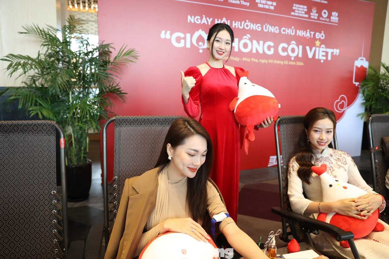 "Sau khi rủ các hoa hậu, người đẹp khác cùng tham gia hiến máu, tôi háo hức đến nỗi mất ngủ, chỉ chờ đến hôm nay để bước đến bàn đăng ký”, Người đẹp Ngọc Mai chia sẻ. "Sau khi rủ các hoa hậu, người đẹp khác cùng tham gia hiến máu, tôi háo hức đến nỗi mất ngủ, chỉ chờ đến hôm nay để bước đến bàn đăng ký”, Người đẹp Ngọc Mai chia sẻ.