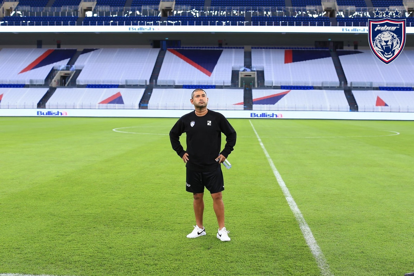 Nhiếp chính vương Tunku Ismail Sultan Ibrahim có tham vọng đưa ĐT Malaysia lên tầm cao mới. (Ảnh: Hype)