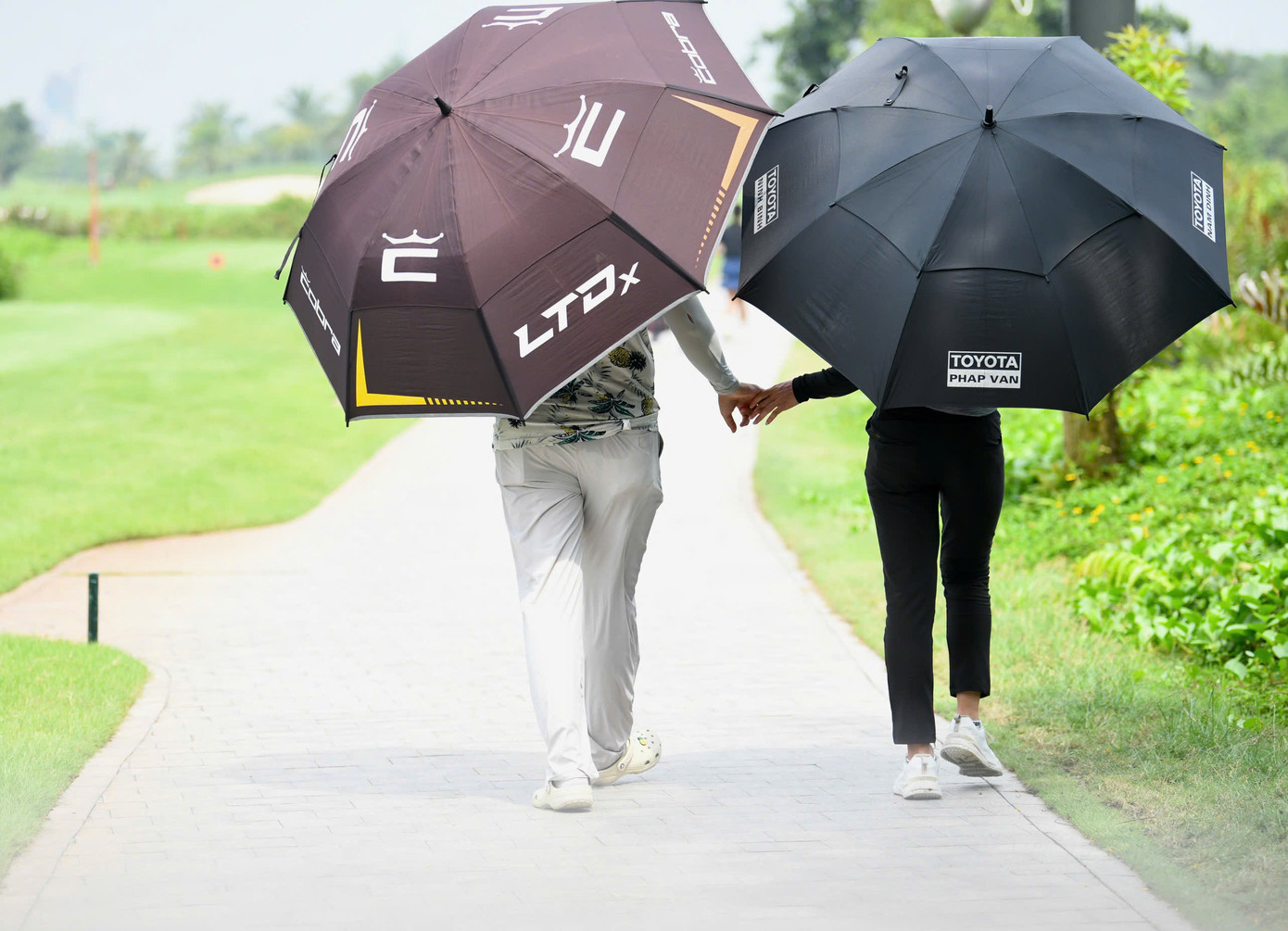 Giữa Khuê Minh và bạn trai luôn có sự đồng điệu và thấu hiểu. Giữa Khuê Minh và bạn trai luôn có sự đồng điệu và thấu hiểu.