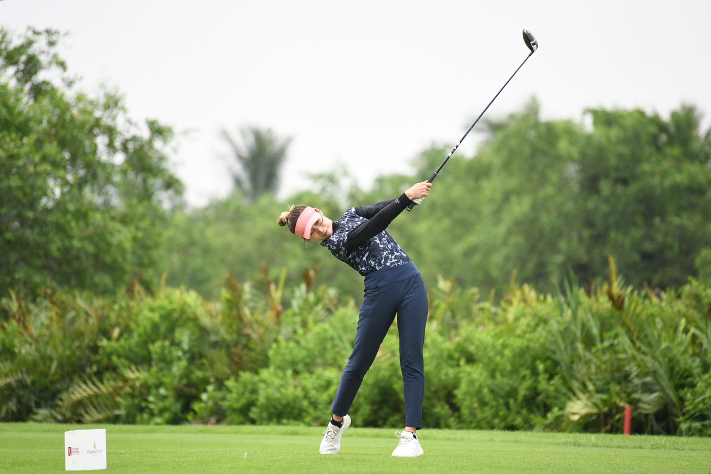 Khuê Minh luôn cố gắng để chiến thắng bản thân và khiến cho mình phải trở nên tốt hơn. Khuê Minh luôn cố gắng để chiến thắng bản thân và khiến cho mình phải trở nên tốt hơn.