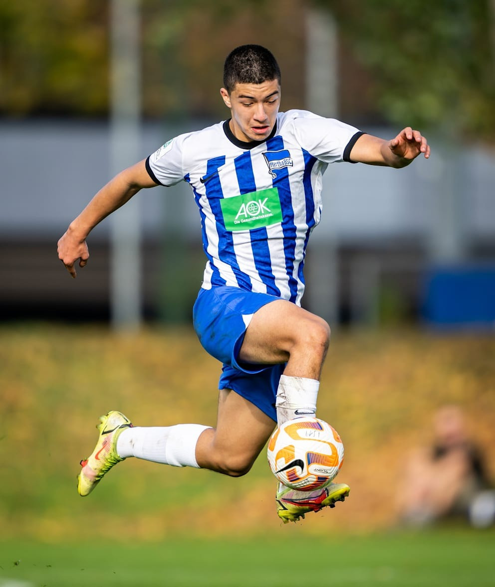 "Tài năng lớn nhất" và "Viên ngọc của Hertha" là những mỹ từ báo chí Đức dành cho Maza. "Tài năng lớn nhất" và "Viên ngọc của Hertha" là những mỹ từ báo chí Đức dành cho Maza.