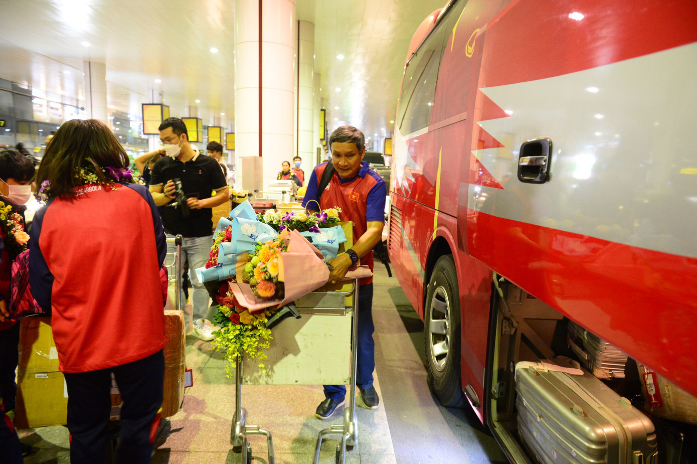 Thử thách mới đang chờ thầy trò HLV Mai Đức Chung, chính là World Cup 2023 được tổ chức tại Australia &amp; New Zeeland vào mùa hè. Nhưng trước đó, vào lúc 10h00 ngày 18/5, thầy Chung cùng hai cầu thủ Nguyễn Thị Thanh Nhã và Trần Thị Hải Linh sẽ có cuộc giao lưu trực tuyến với Báo Tiền Phong.